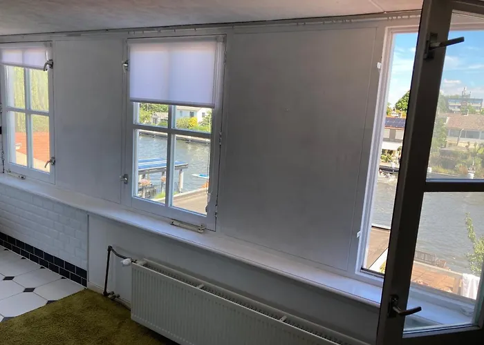 Luc's Place, Waterbed Grote Zoeterwoude